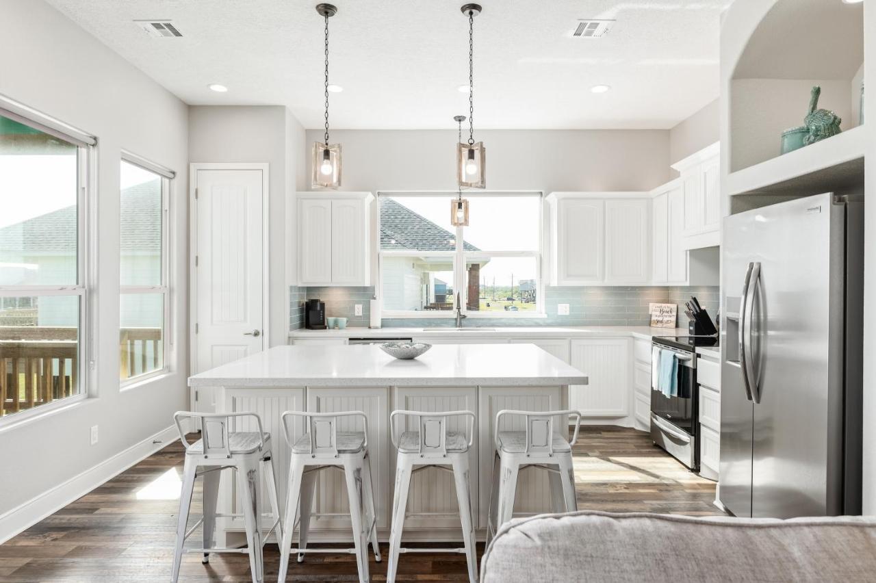 Stylish 4Br Crystal Beach Retreat Walk To Beach Bolivar Peninsula Екстериор снимка