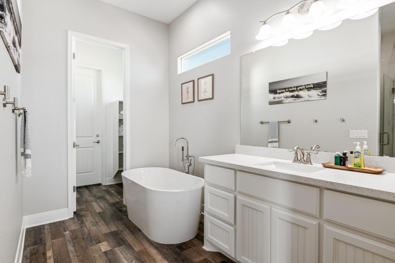 Stylish 4Br Crystal Beach Retreat Walk To Beach Bolivar Peninsula Екстериор снимка